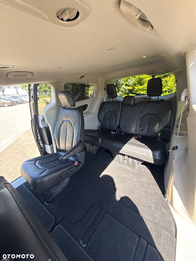 Chrysler Pacifica - 26