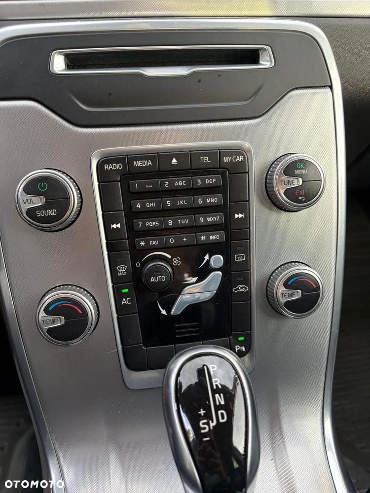 Volvo V70 D5 Geartronic Kinetic - 22