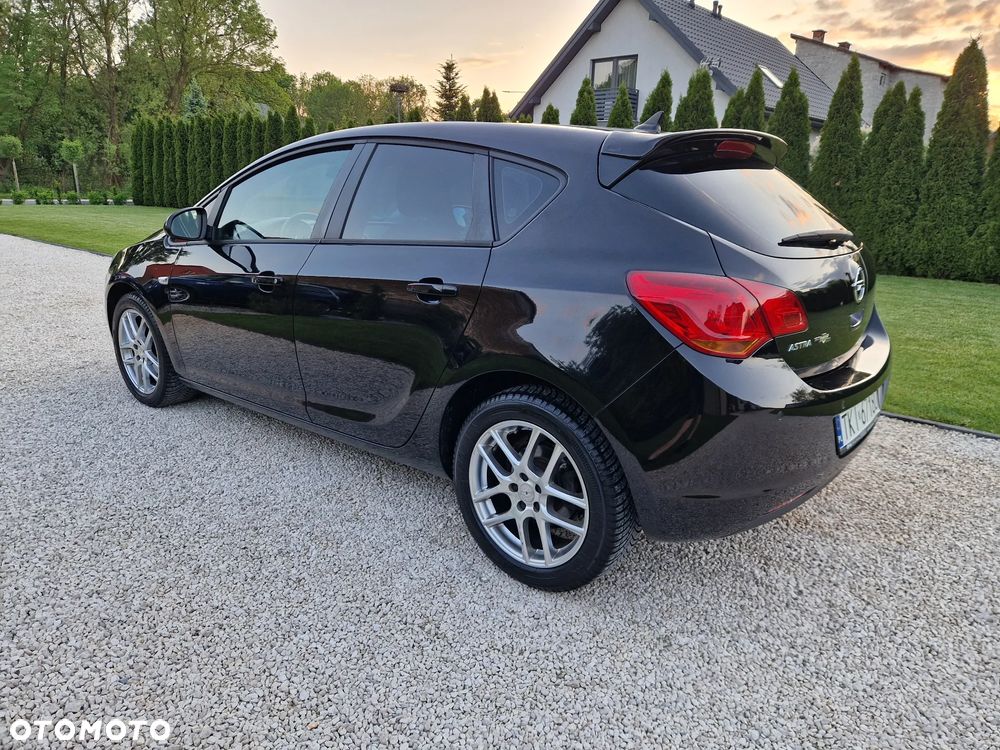 Opel Astra 1.6 NAVI - 19
