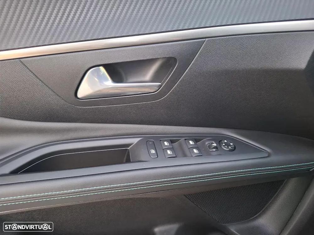 Peugeot 3008 1.2 PureTech Allure Pack EAT8 - 29