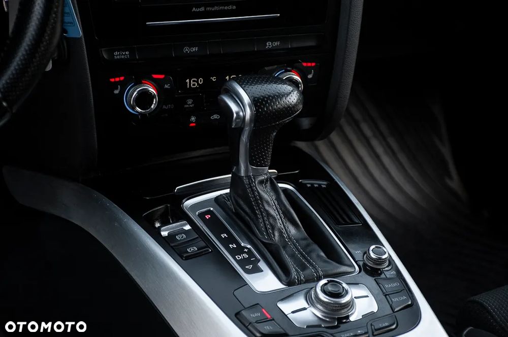 Audi A4 Avant 2.0 TDI DPF quattro S tronic S line Sportpaket - 32