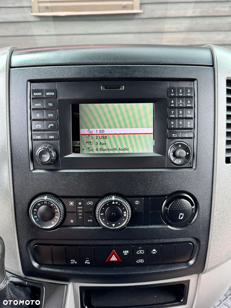 Mercedes-Benz SPRINTER 319 - 26