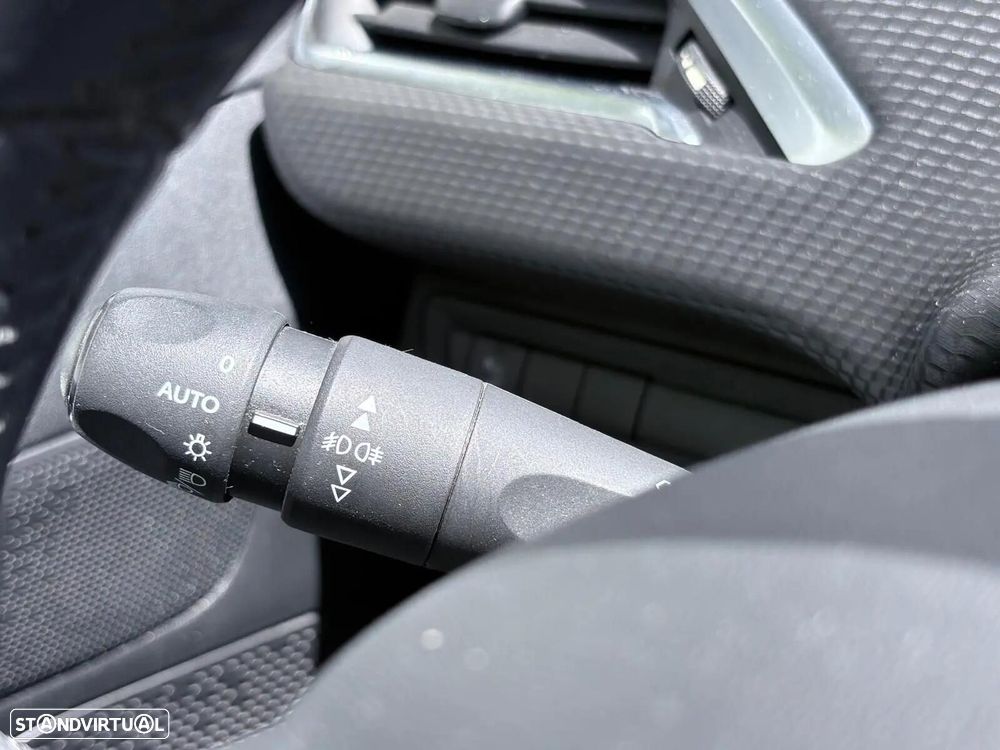 Peugeot 208 1.6 BlueHDi Style - 38