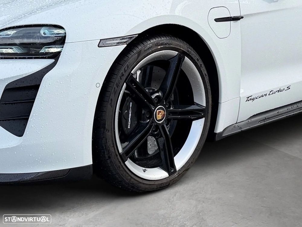 Porsche Taycan Turbo S - 8