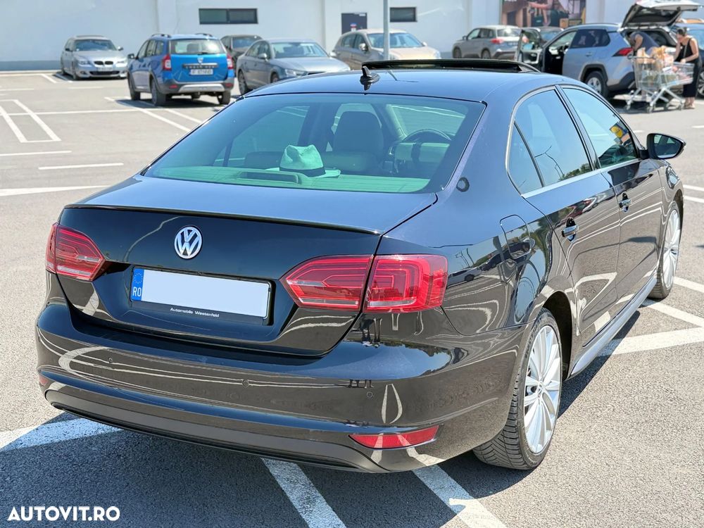 Volkswagen Jetta - 4