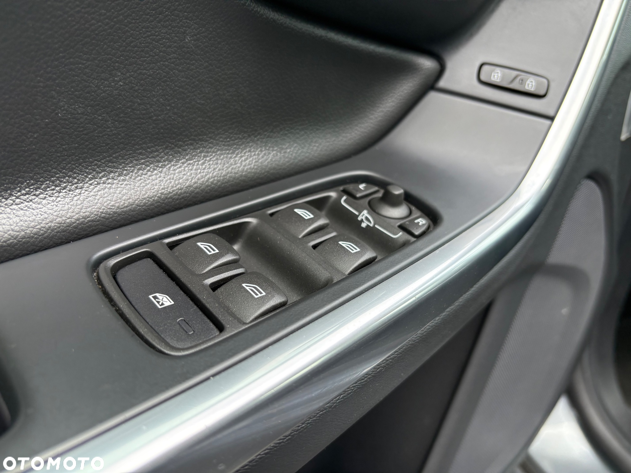 Volvo V60 D2 Momentum - 14