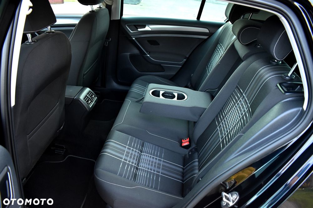 Volkswagen Golf 1.6 TDI BlueMotion Technology DSG Lounge - 17