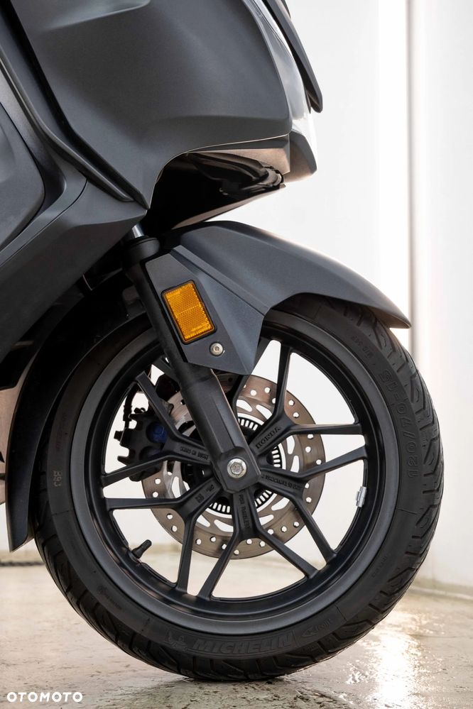 Honda NSS - 33