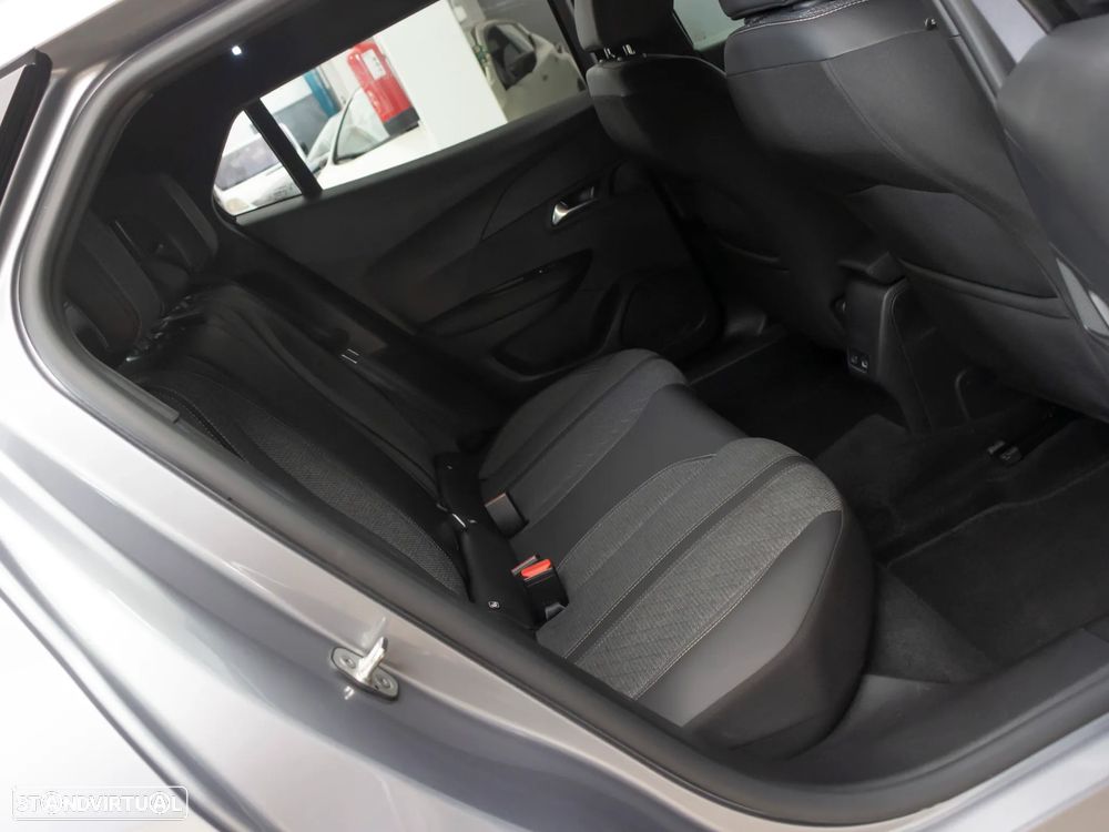 Peugeot 2008 1.2 PureTech Allure - 11