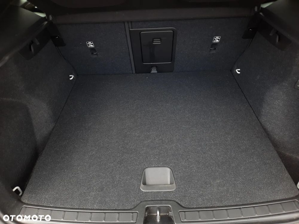 Volvo XC 40 T3 Momentum - 21