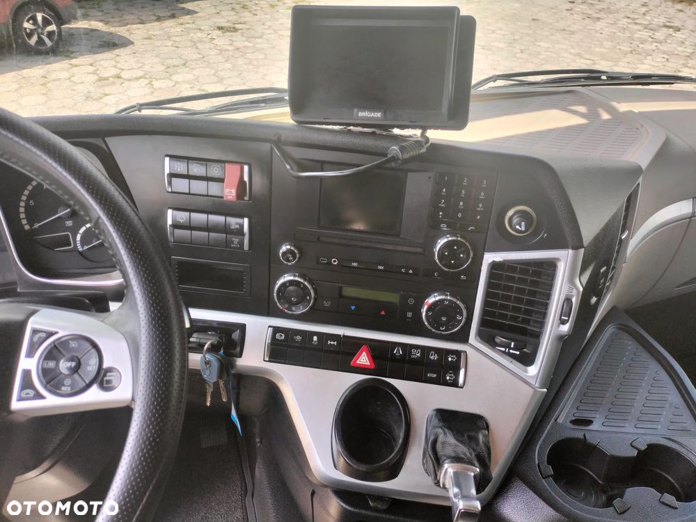 Mercedes-Benz Actros - 14