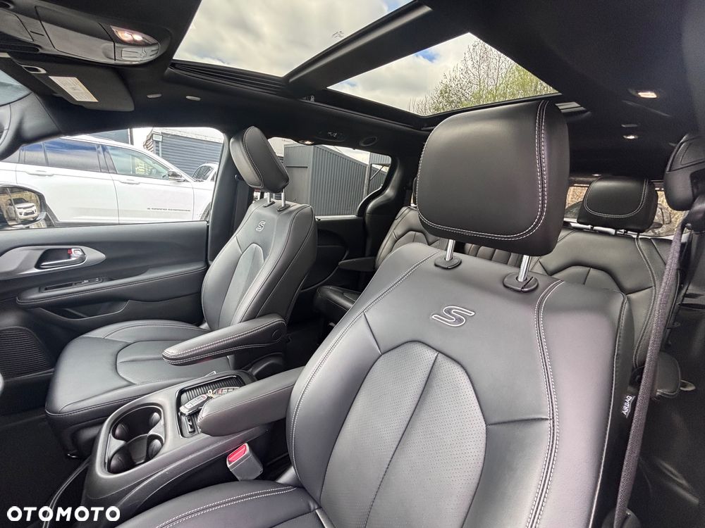 Chrysler Pacifica - 15