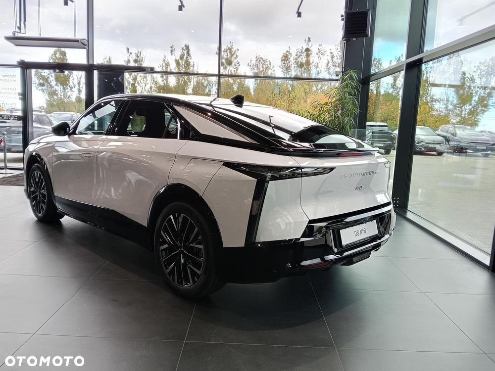 DS Automobiles N°8 2025