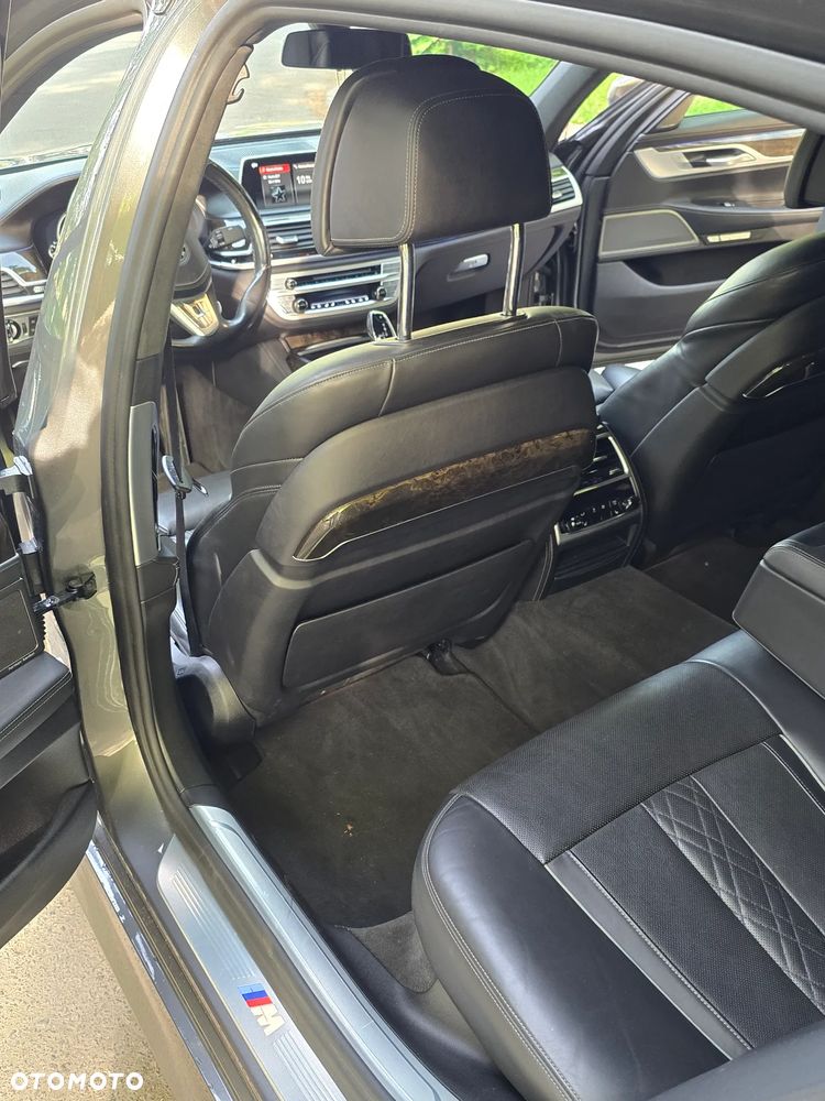 BMW Seria 7 750i xDrive - 9