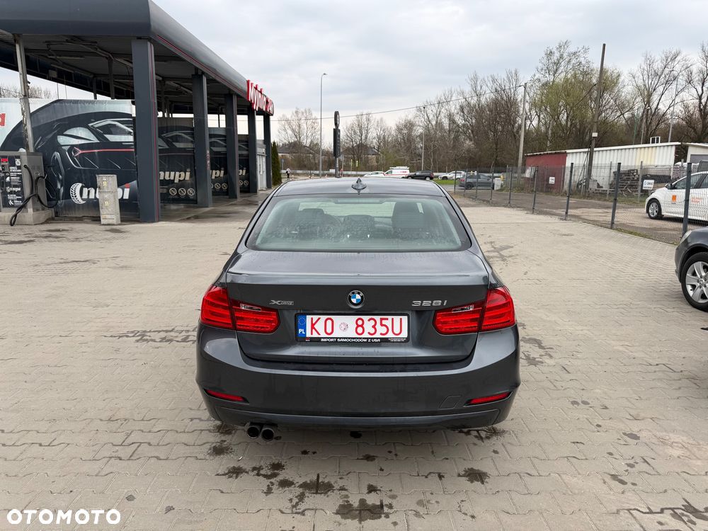 BMW Seria 3 328i xDrive Luxury Line - 10