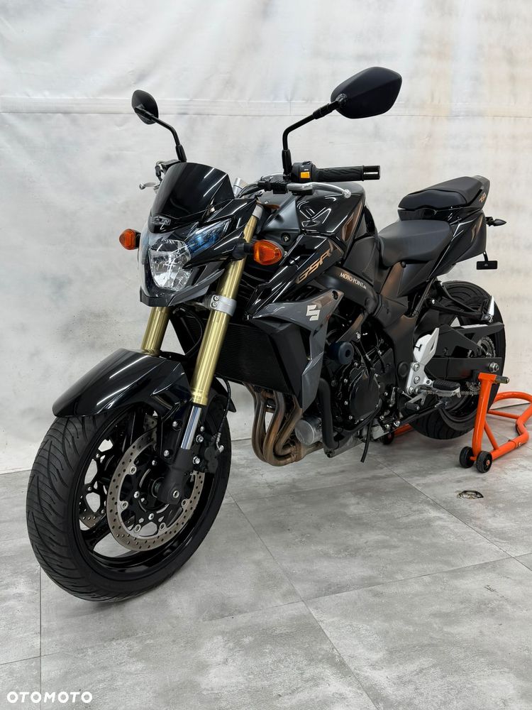 Suzuki GSR - 1