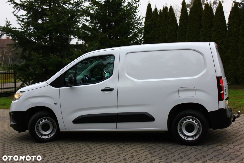 Toyota PROACE CITY BLASZAK 2 OSOBOWY 1.2 D-4T BENZYNA 110KM PEWNE AUTO FV23% - 6