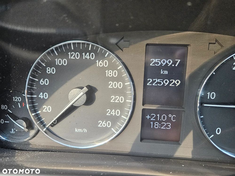 Mercedes-Benz Klasa C 220 CDI Avantgarde DPF - 4