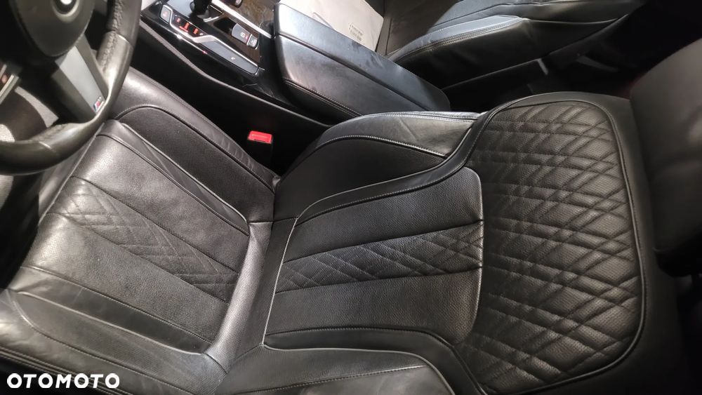 BMW Seria 5 M550i xDrive - 23