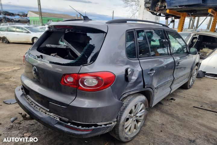 bara fata capota far stanga dreapta radiator apa clima intercooler  armatura grile bord plafoniera calandru  stop tripla stanga dreapta  VW Tiguan motor 2.0tdi 140cp CBAB 2009 Dezmembrez Dezmembrari - 4