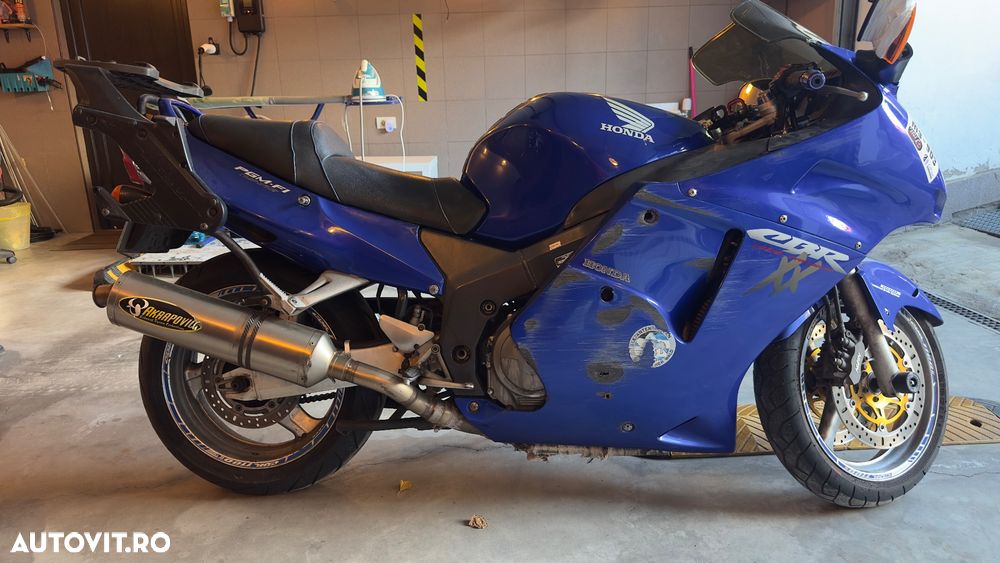 Honda CBR 1100XX Super Blackbird - 1