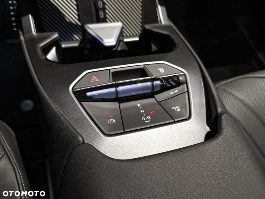 BMW iX3 - 12