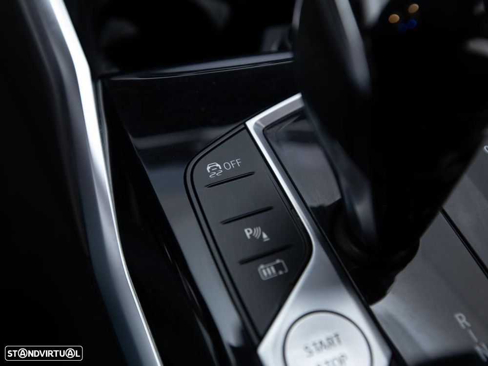 BMW 320 e Pack Desportivo M Auto - 23