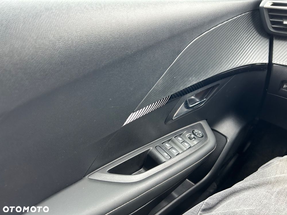 Peugeot 208 - 11