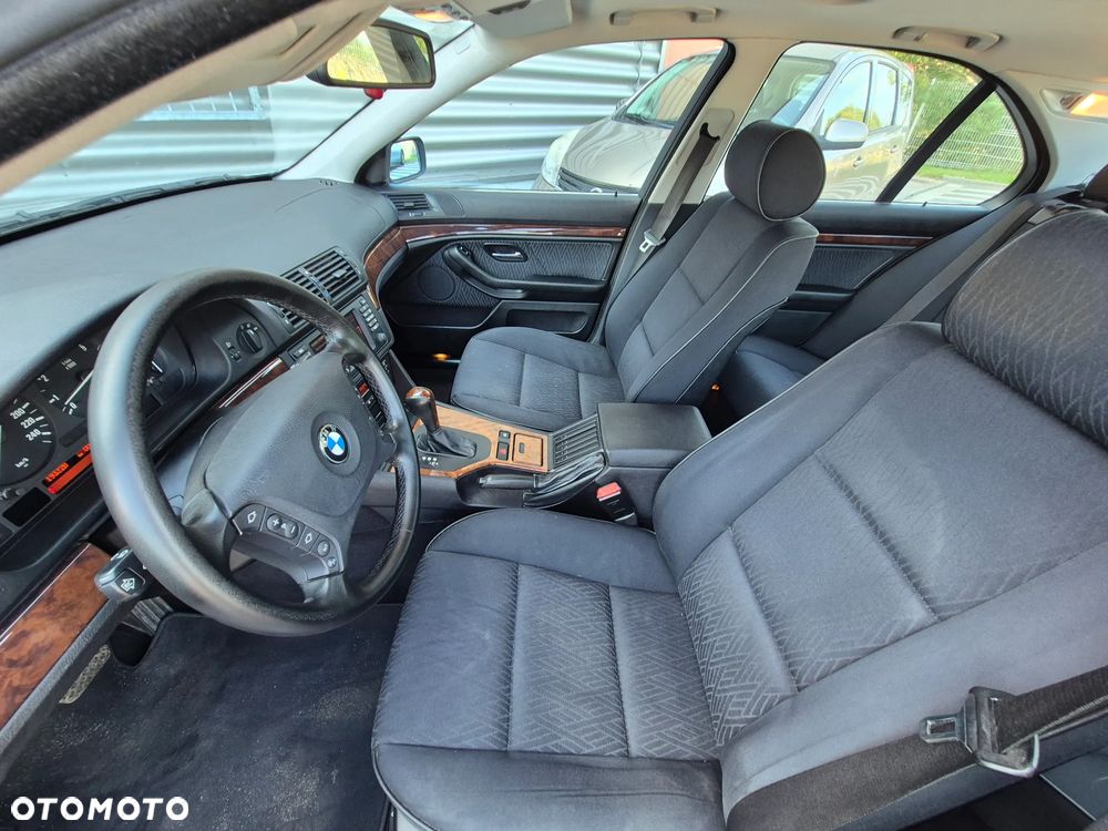 BMW Seria 5 525i - 10