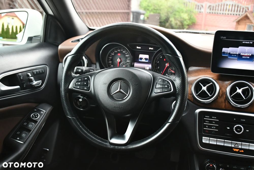 Mercedes-Benz GLA 250 4-Matic AMG Line - 27