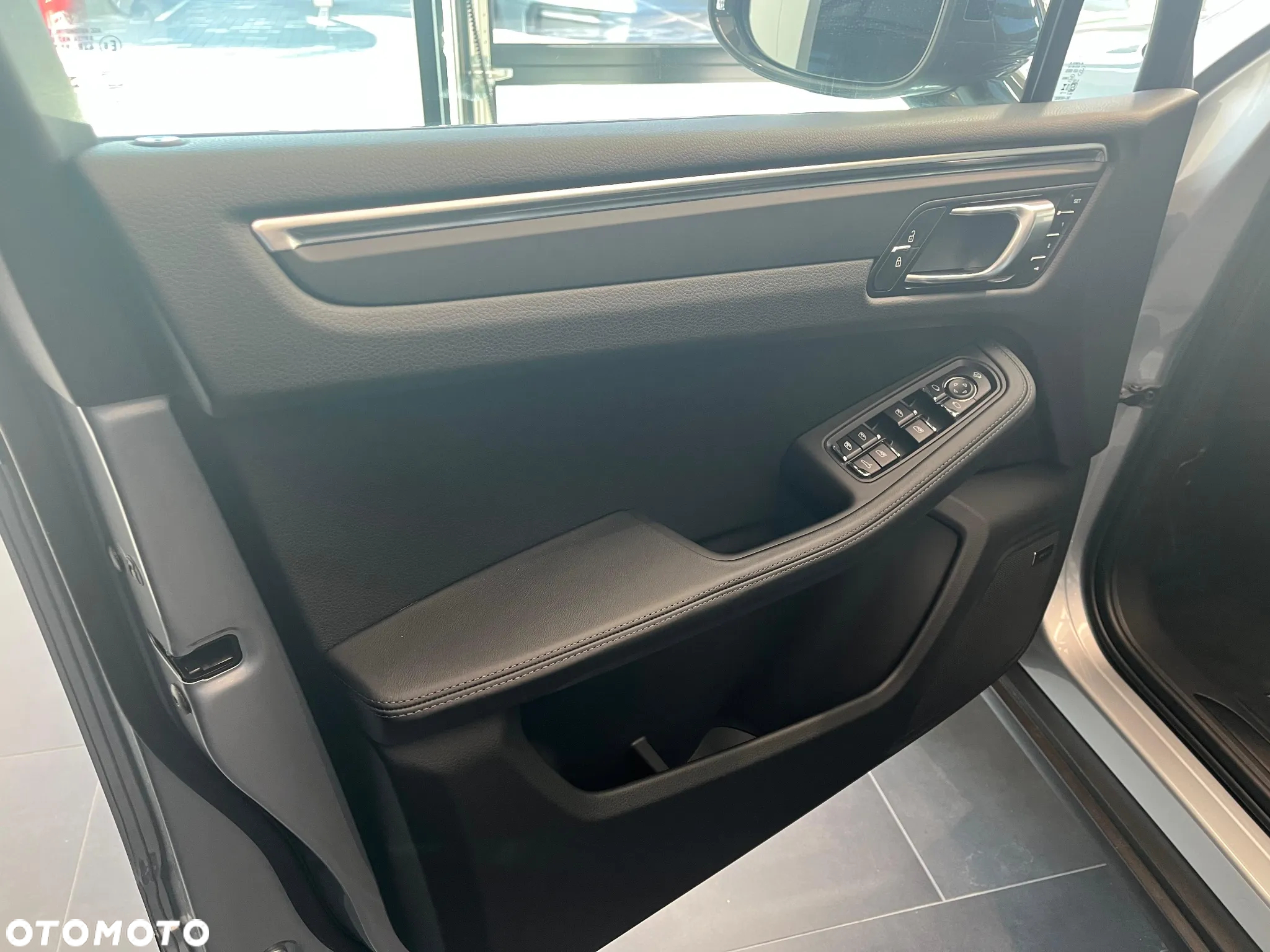 Porsche Macan T - 16
