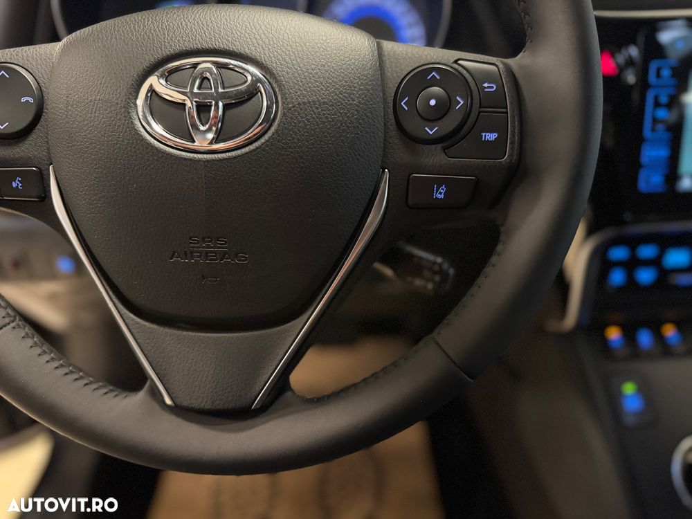 Toyota Auris 1.8 L VVT-i HSD Sol + - 17