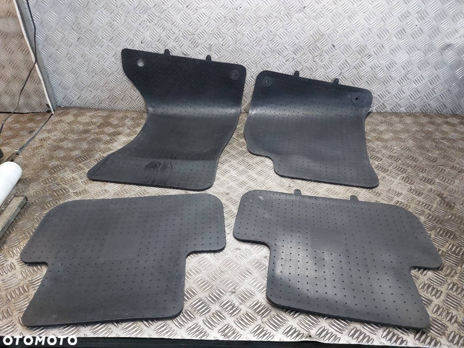 DYWANIK DYWANIKI KOMPLET WYCIERACZKI GUMOWE AUDI A4 B8 SEDAN - 2