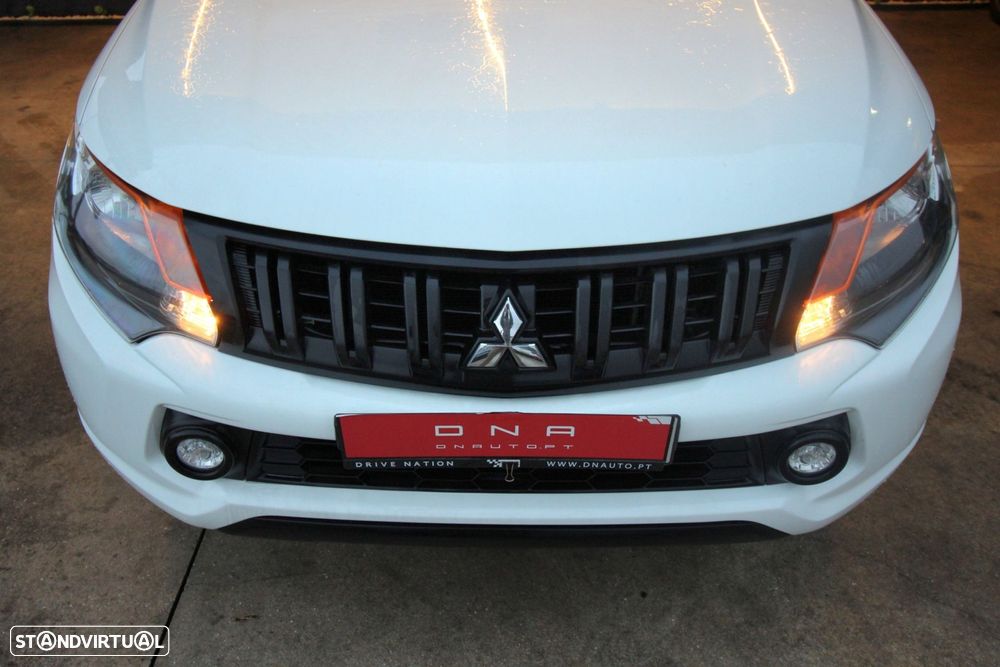 Mitsubishi L200 2.4 DI-D CD Space Cab 3L Instyle Sportbox 4WD - 5