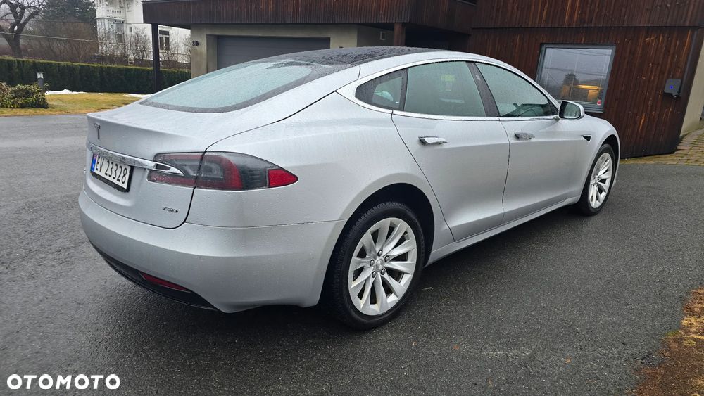 Tesla Model S - 3
