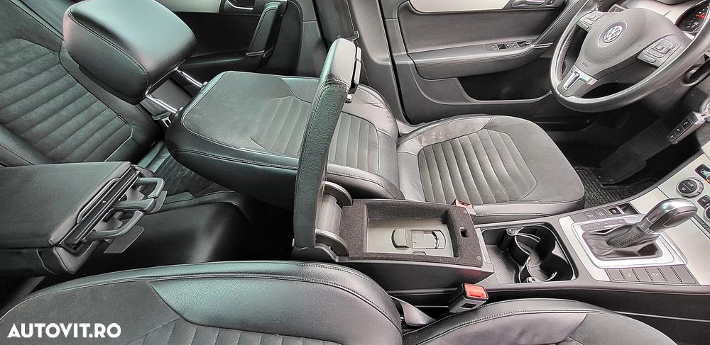 Volkswagen Passat Variant 2.0 TDI BlueMotion Technology DSG Highline - 35