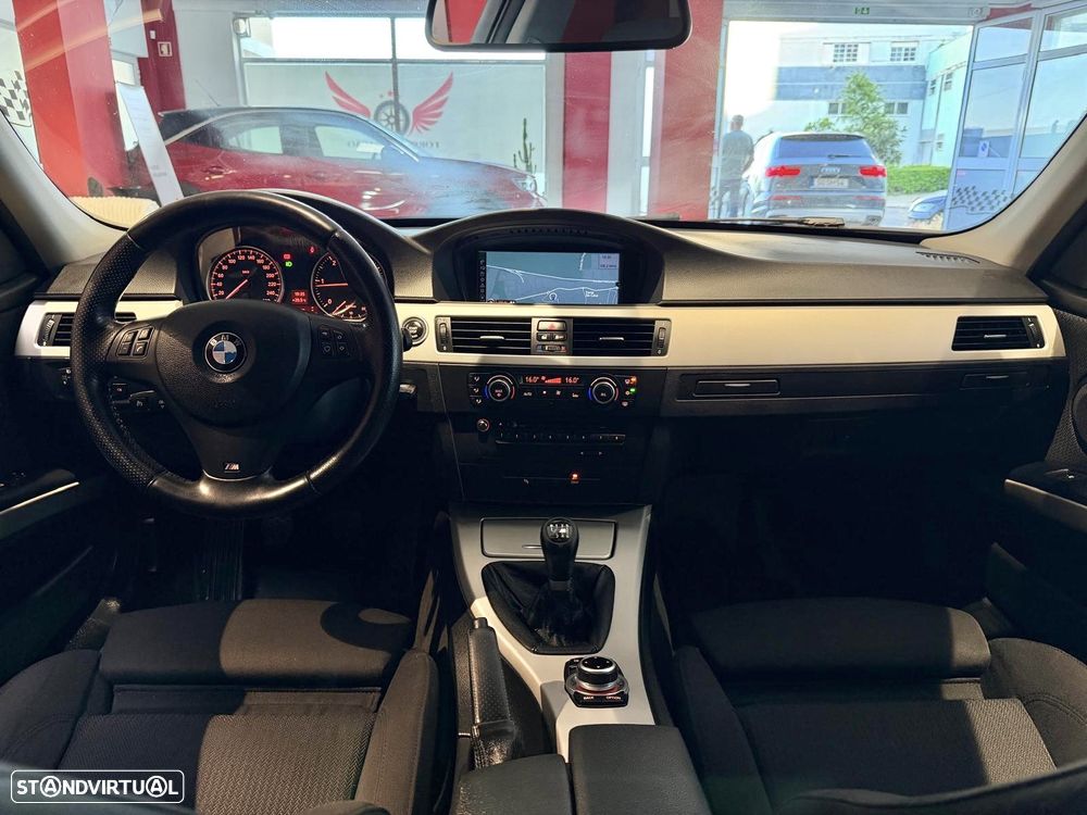 BMW 320 d EfficientDynamics Navigation - 11