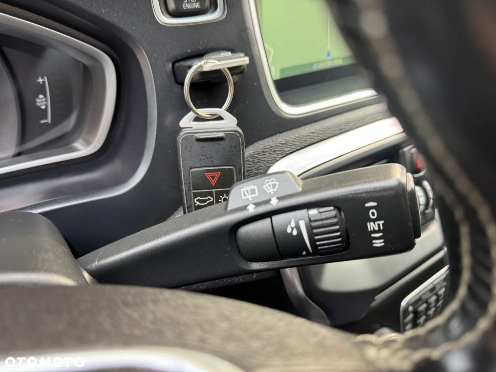 Volvo V40 D4 Drive-E R-Design Summum - 20