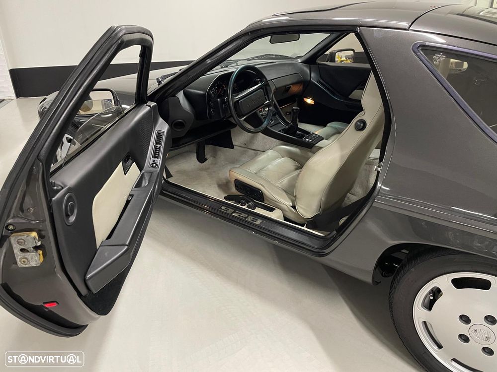Porsche 928 S - 12