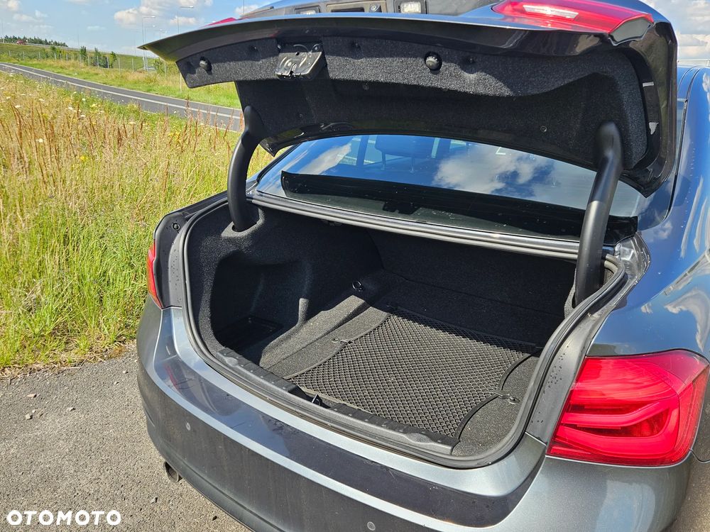 BMW Seria 3 320i xDrive - 10