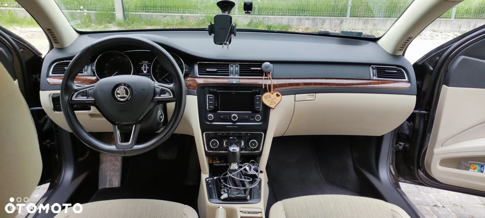 Skoda Superb 2.0 TSI Elegance DSG - 8