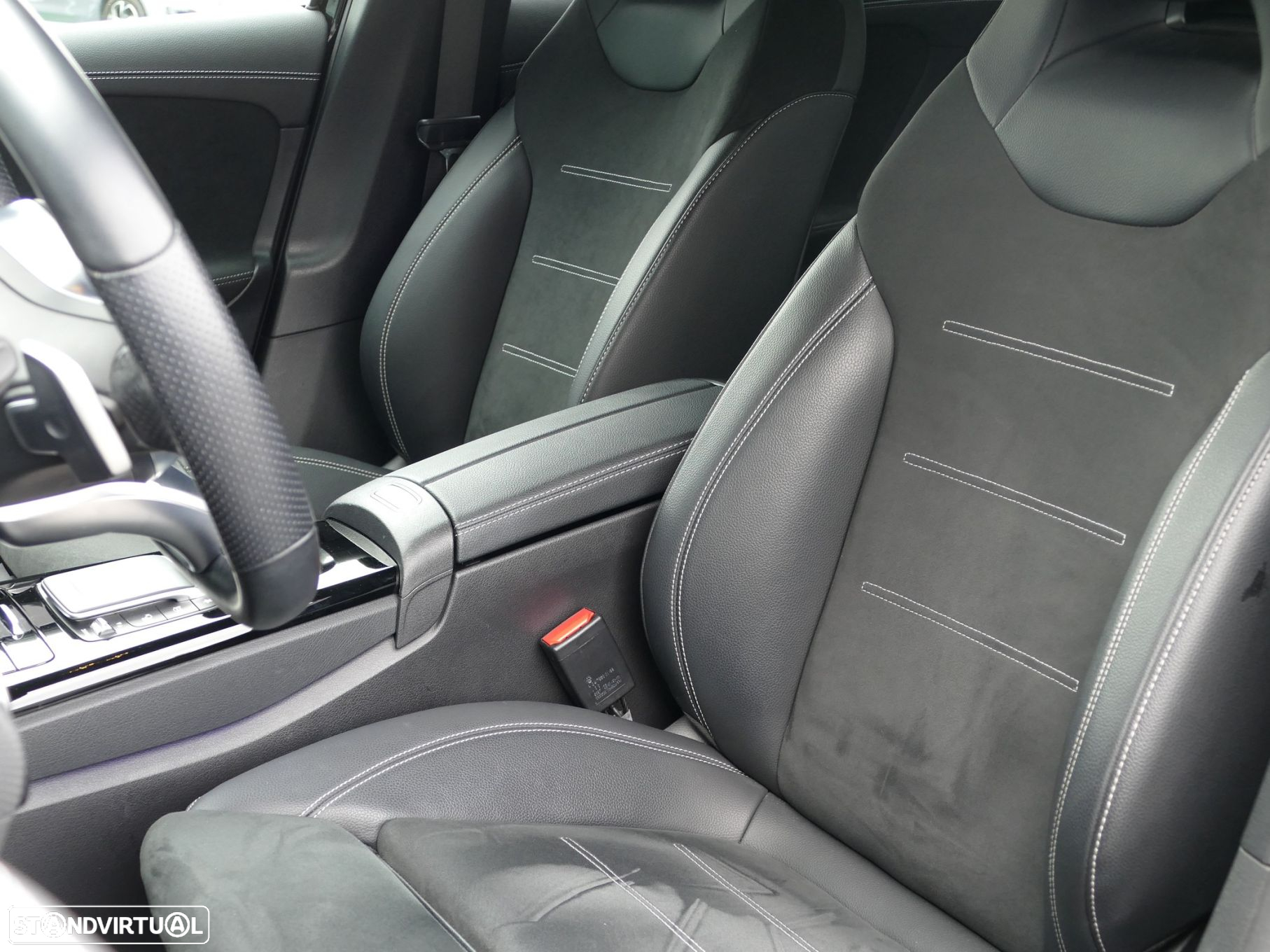 Mercedes-Benz A 250 e AMG Line - 13
