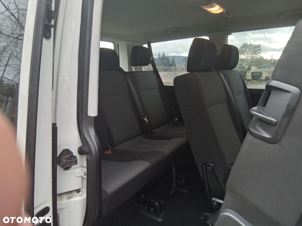 Volkswagen Caravelle - 11