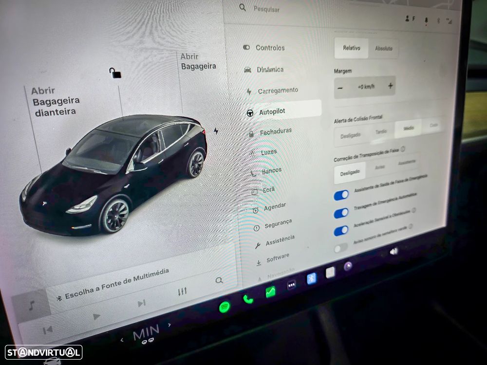 Tesla Model Y Long Range Dual Motor AWD - 28