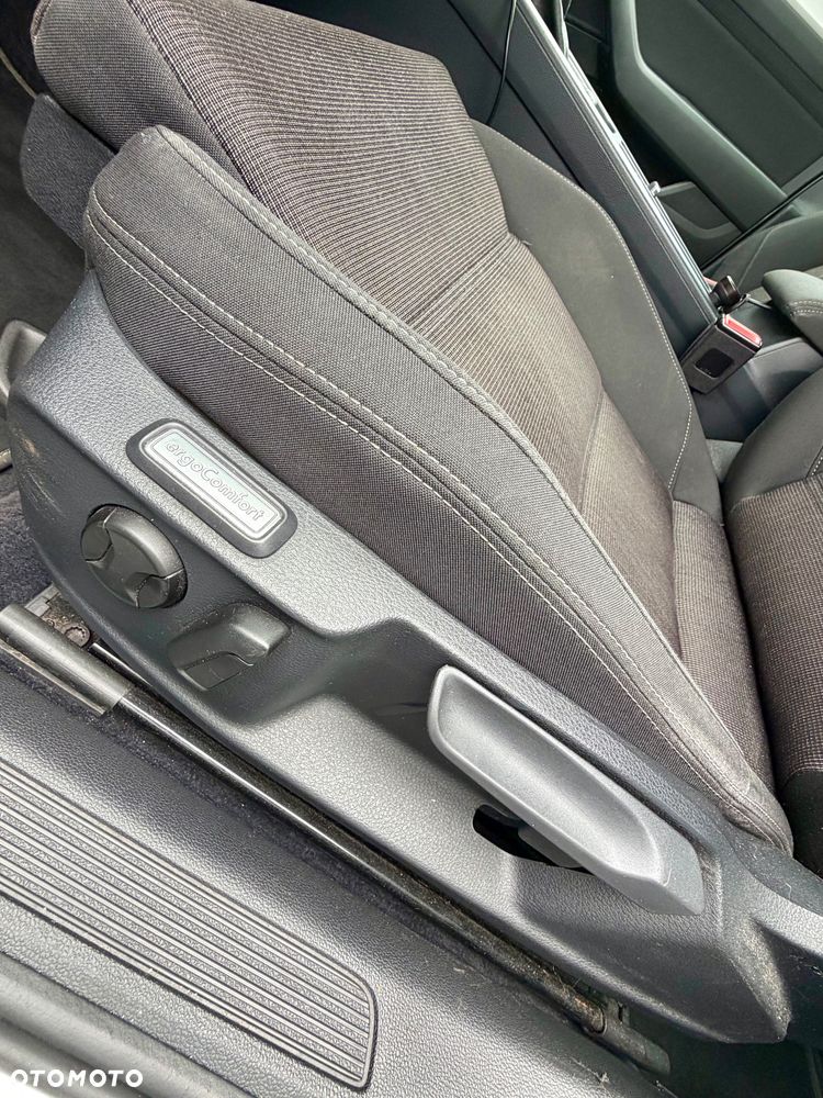 Volkswagen Passat - 28