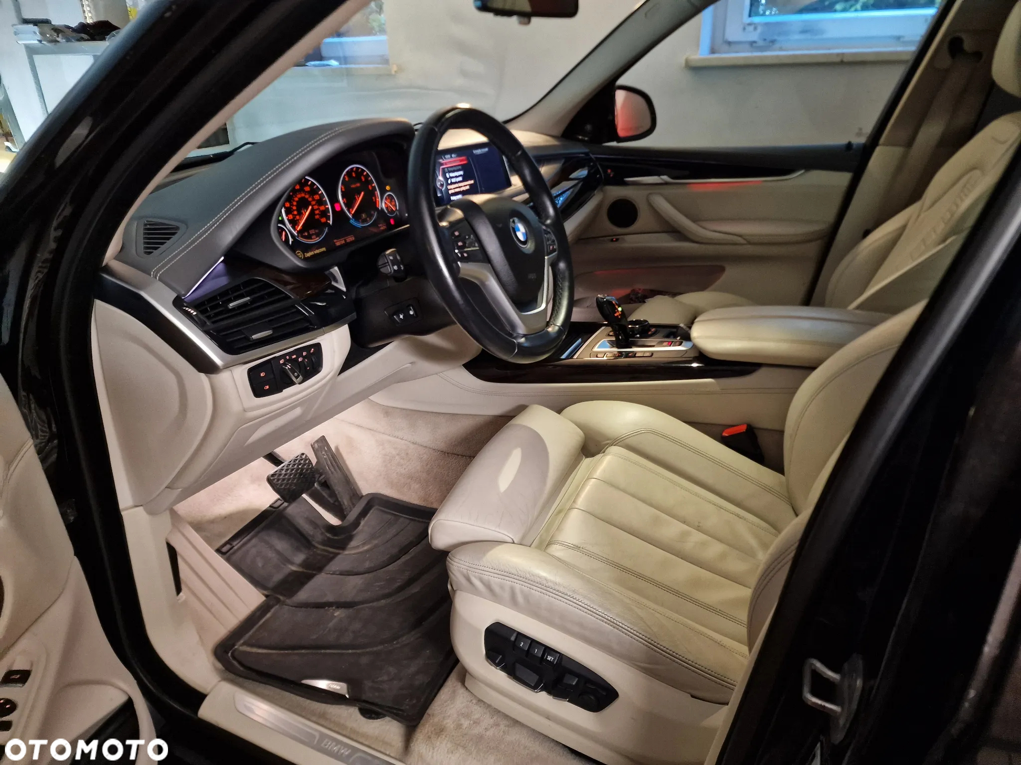 BMW X5 xDrive35i - 12