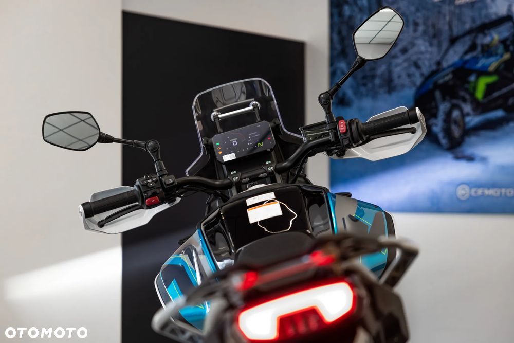 CFMoto MT - 10