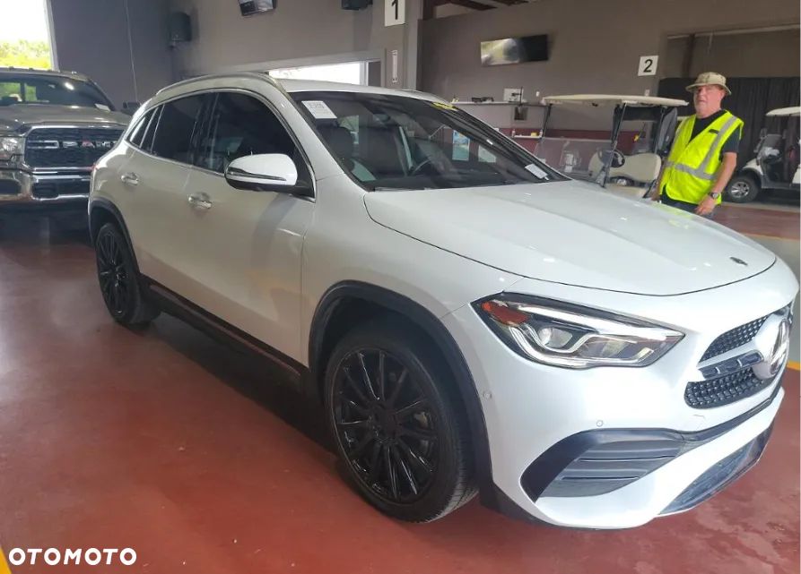 Mercedes-Benz GLA 250 4Matic 8G-DCT AMG Line - 3