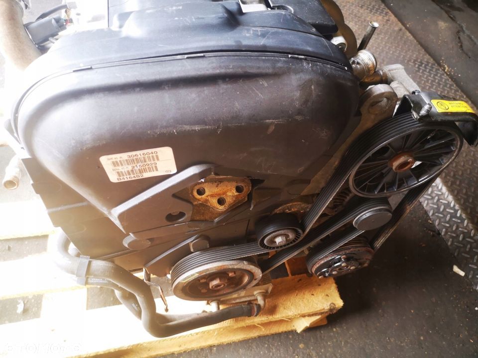 SILNIK SŁUPEK Z FAZATOREM VOLVO 99-04 B4184S2 - 2