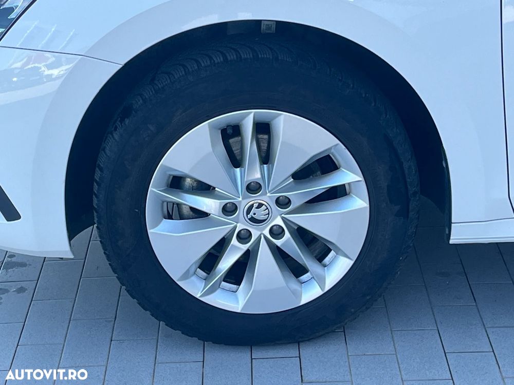 Skoda Octavia 2.0 TDI DSG Ambition - 4